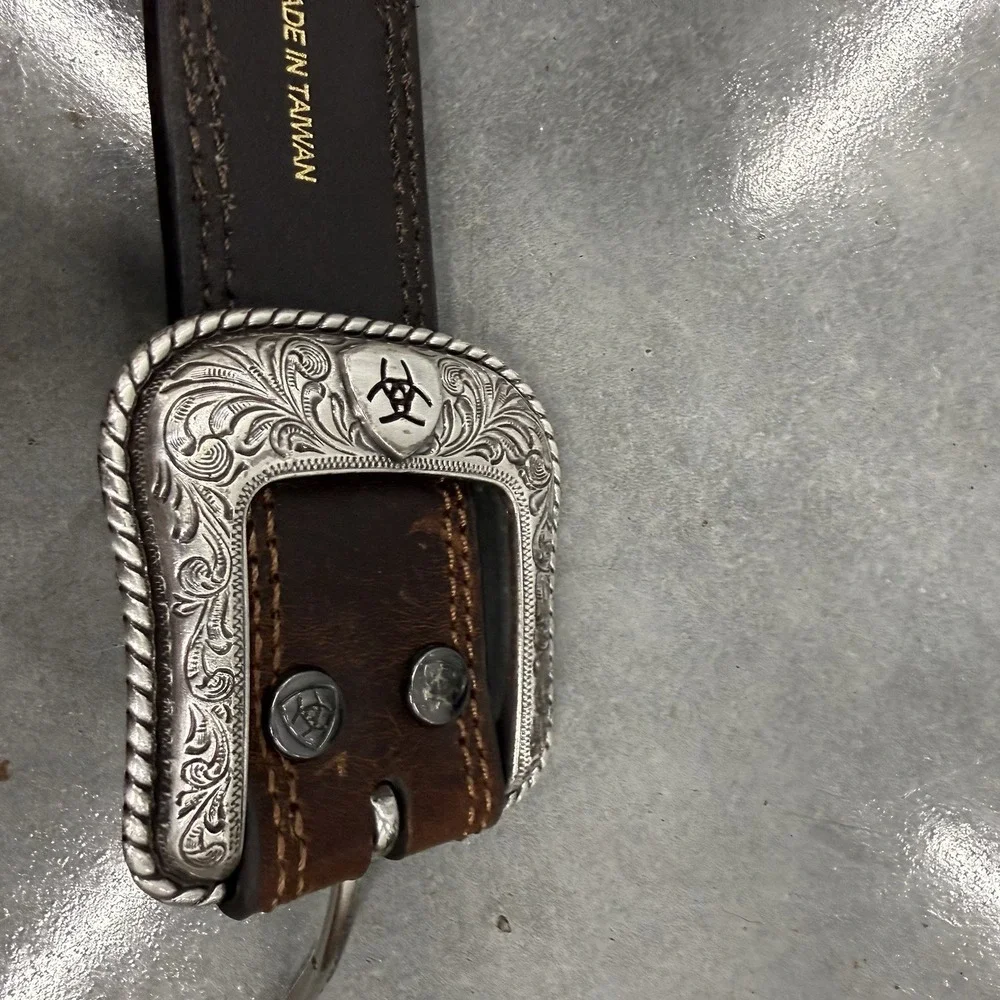 Ariat Mens 44 Genuine Leather Brown Western Belt Engraved Buckle A1019444